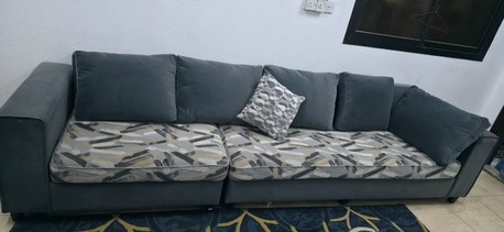 Riyadh, Furniture, SAR 400,  400 SAR SOFA SET WITH CARPET,GOOD CONDITION,SALE REASON - EXIT (URGENT SALE)