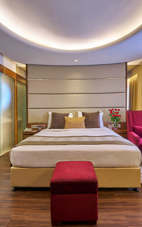 Mumbai, Restaurants, Best Hotels Near Station