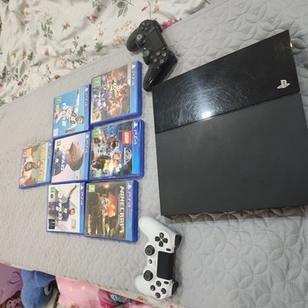 Riyadh, Electronics, SAR 700,  Play Station 4 + Games