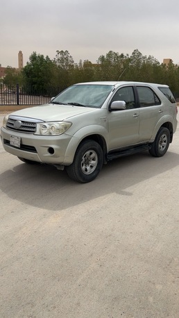 Riyadh, Vehicles, Cars & Trucks , SAR 33000,  Toyota Fortuner,  2011,  Automatic,  500000 KM,