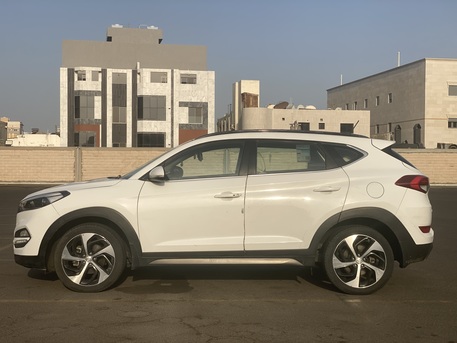 Jeddah, Vehicles, Cars & Trucks , SAR 39500,  Hyundai Tucson,  2017,  Automatic,  300000 KM,   GDI  For Sale