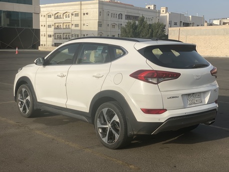 Jeddah, Vehicles, Cars & Trucks , SAR 39500,  Hyundai Tucson,  2017,  Automatic,  300000 KM,   GDI  For Sale
