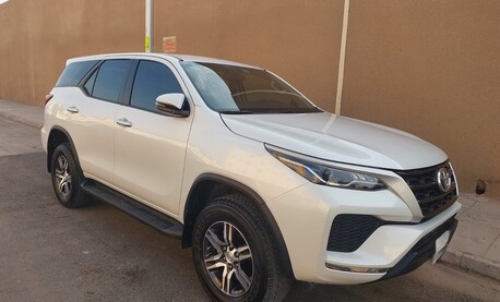 Riyadh, Vehicles, Cars & Trucks , SAR 112000,  Toyota Fortuner,  2023,  Automatic,  42000 KM,  Pearl White, Expat Driven Well Maintained Family Car