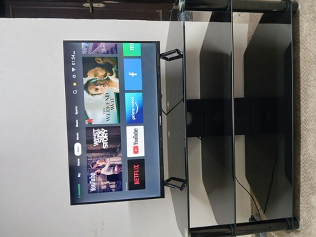 Al Malaz, Household Items, SAR 450,  32 Inch Smart Tv Same New+new Glass Tv Rack For Sale Together
