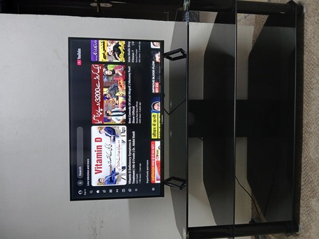 Al Malaz, Household Items, SAR 450,  32 Inch Smart Tv Same New+new Glass Tv Rack For Sale Together