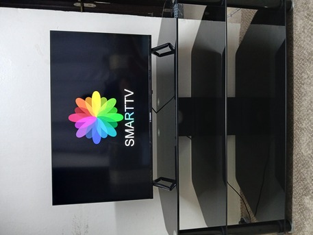 Al Malaz, Household Items, SAR 450,  32 Inch Smart Tv Same New+new Glass Tv Rack For Sale Together