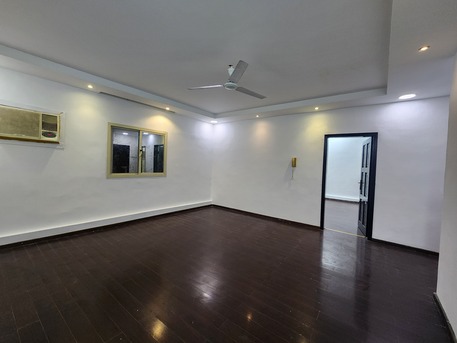 Muharraq, Apartments, Flats, Houses & Villas, BHD 180/month,  3 BR,  145 Sq. Meter,  Deal For Rent Modern Flat In Muharraq 3 Bed 180 Bd, Garden View Balcony