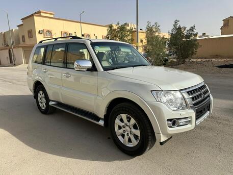 Riyadh, Vehicles, Cars & Trucks , SAR 85000,  Mitsubishi Pajero GLS,  2022,  Automatic,  60000 KM,    With Sunroof N 4WD Option For Urgent Sales