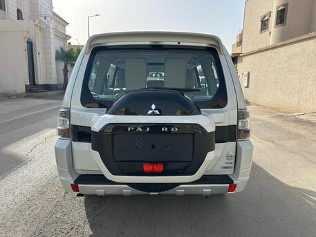 Riyadh, Vehicles, Cars & Trucks , SAR 85000,  Mitsubishi Pajero GLS,  2022,  Automatic,  60000 KM,    With Sunroof N 4WD Option For Urgent Sales