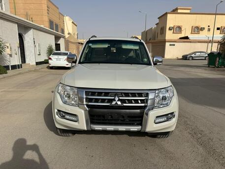 Riyadh, Vehicles, Cars & Trucks , SAR 85000,  Mitsubishi Pajero GLS,  2022,  Automatic,  60000 KM,    With Sunroof N 4WD Option For Urgent Sales
