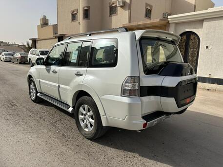 Riyadh, Vehicles, Cars & Trucks , SAR 85000,  Mitsubishi Pajero GLS,  2022,  Automatic,  60000 KM,    With Sunroof N 4WD Option For Urgent Sales