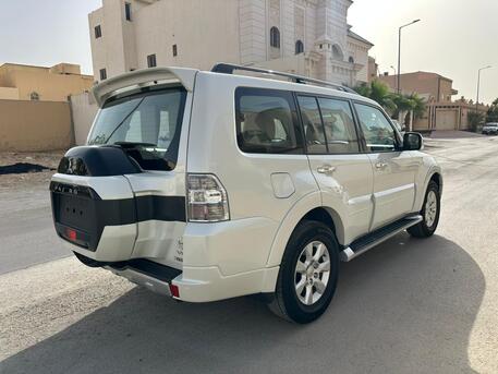 Riyadh, Vehicles, Cars & Trucks , SAR 85000,  Mitsubishi Pajero GLS,  2022,  Automatic,  60000 KM,    With Sunroof N 4WD Option For Urgent Sales