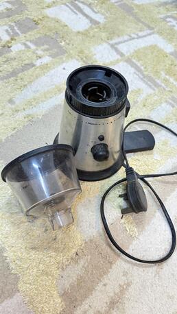 Riyadh, Household Items, SAR 1,  Roti Maker, Electric Heat Plate, Glass Jar, Coffee Grinder, Blanket
