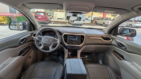 Al Rakah Al Janubiyah, Vehicles, Cars & Trucks , SAR 65000,  GMC SLE 2019 With Original Paint, Single Owner Family Car,  2019,  Automatic,  142 KM,  GMC ACADIA SLE  With Original Paint, Single Owner Family Car