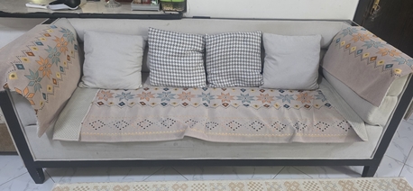 Riyadh, Furniture, SAR 1000,  9 Seater Sofa With 4 Chair Dinning Table