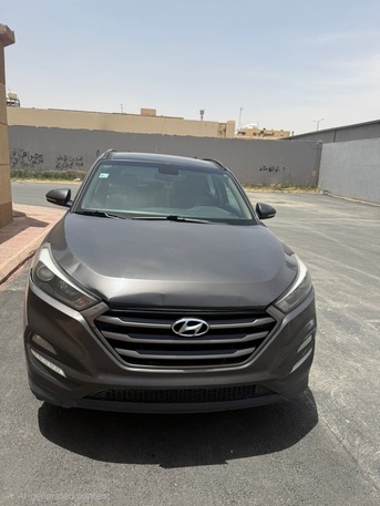 Riyadh, Vehicles, Cars & Trucks , SAR 48000,  Hyundai Tucson,  2017,  Automatic,  285000 KM,   -  (Full Option) Petrol