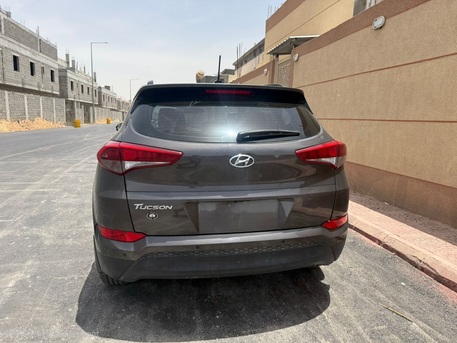 Riyadh, Vehicles, Cars & Trucks , SAR 48000,  Hyundai Tucson,  2017,  Automatic,  285000 KM,   -  (Full Option) Petrol