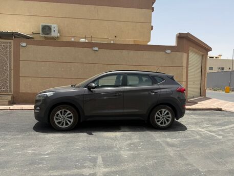 Riyadh, Vehicles, Cars & Trucks , SAR 48000,  Hyundai Tucson,  2017,  Automatic,  285000 KM,   -  (Full Option) Petrol