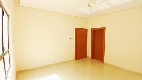 Manama, Apartments, Flats, Houses & Villas, BHD 220/month,  2 BR,  0 Sq. Meter,  2 Bedroom - Modern & Bright Apartment Available In Buhair For BD220 Excl EWA