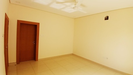 Manama, Apartments, Flats, Houses & Villas, BHD 220/month,  2 BR,  0 Sq. Meter,  2 Bedroom - Modern & Bright Apartment Available In Buhair For BD220 Excl EWA