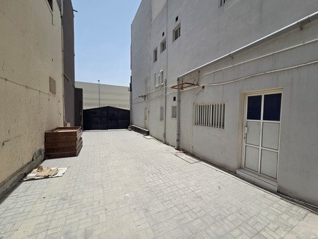 Manama, Shops, BHD 4300,  1250 Sq. Meter,  Huge Showroom On The Main Road