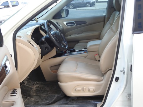 Juffair, Vehicles, Cars & Trucks , BHD 4800,  Nissan Pathfinder,  2018,  Automatic,  101000 KM,   SV FULL OPTION,  MODEL, SINGLE OWNER USED FOR SALE