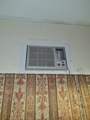 Manama, Appliances, BHD 50,  ​FOR SALE: USED AC & FREE MICROWAVE OVEN! 🚀 ​Don