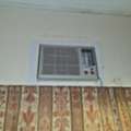 BHD 50,  ​FOR SALE: USED AC & FREE MICROWAVE OVEN! 🚀 ​Don't Miss This Incredible Deal! Looking F