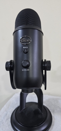 Hofuf, Electronics, SAR 350,  Blue Yeti Blackout Microphone.. Rarely Used