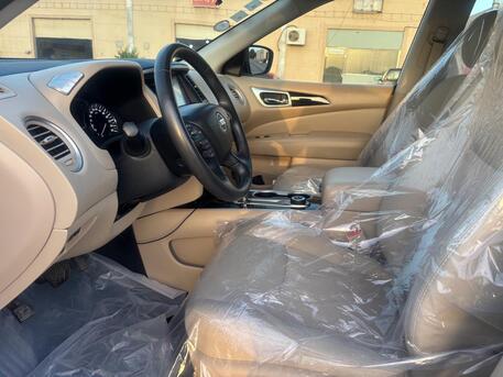 Khobar, Vehicles, Cars & Trucks , SAR 69500,  Nissan Pathfinder,  2020,  Automatic,  165000 KM,  , , 4x4, White, Agency Maintained, Very Neat And Clean For Sale