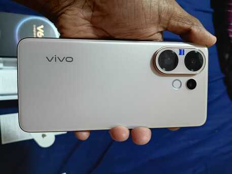 Al Adama, Mobile Phones, SAR 1600,  VIVO V60 UNUSED PHONE