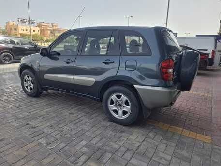 Manama, Vehicles, Cars & Trucks , TOYOTA RAV4,  2004,  Automatic,  300000 KM,    FOR SALE.