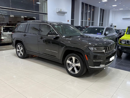 Manama, Vehicles, Cars & Trucks , BHD 12500,  Jeep Cherokee,  2022,  Automatic,  93600 KM,  Jeep Grand Cherokee Ltd /  (Black)