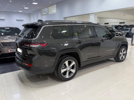 Manama, Vehicles, Cars & Trucks , BHD 12500,  Jeep Cherokee,  2022,  Automatic,  93600 KM,  Jeep Grand Cherokee Ltd /  (Black)