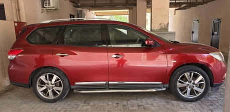 Manama, Vehicles, Cars & Trucks , BHD 4000,  Nissan Pathfinder,  2015,  Automatic,  80000 KM,