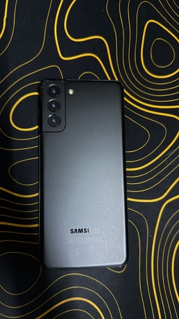 Riyadh, Electronics, SAR 980,  Samsung Galaxy S21+ 128GB Black Titanium &ndash; Excellent Condition + 3 Cases