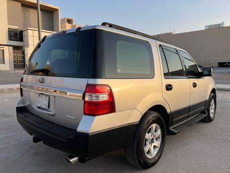 Riyadh, Vehicles, Cars & Trucks , SAR 80000,  FORD EXPEDITION XLT 4X4 SILVER  LOW KM,  2016,  Automatic,  96000 KM,  MID OPTION