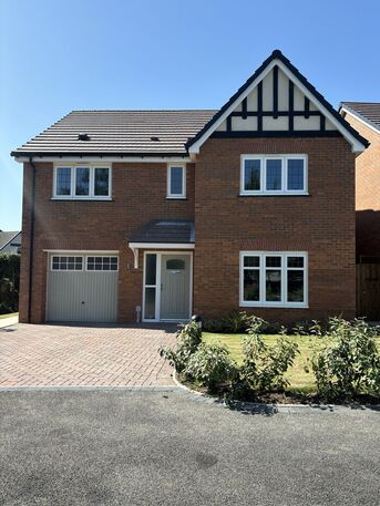 Manchester, Apartments, Flats, Houses & Villas, GBP 1400/month,  Furnished,  3 BR,  20 Sq. Meter,  Modern 3-Bedroom Furnished Apartment With Garage
