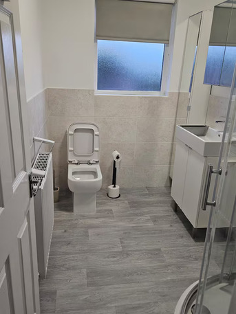 Manchester, Apartments, Flats, Houses & Villas, GBP 1400/month,  Furnished,  3 BR,  20 Sq. Meter,  Modern 3-Bedroom Furnished Apartment With Garage