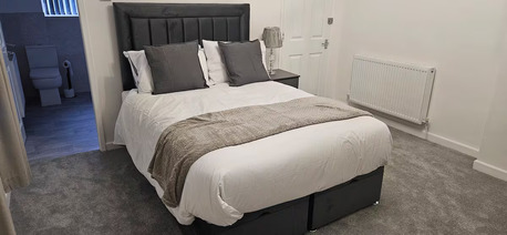 Manchester, Apartments, Flats, Houses & Villas, GBP 1400/month,  Furnished,  3 BR,  20 Sq. Meter,  Modern 3-Bedroom Furnished Apartment With Garage