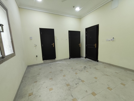 Juffair, Apartments, Flats, Houses & Villas, BHD 150/year,  1 BR,  Juffair:- Groundfloor Studio Flat On Rent With Unlimited Ewa..
