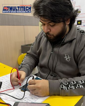 New Delhi, Education, Multitech Institute: Comprehensive Laptop Repairing Center Solutions