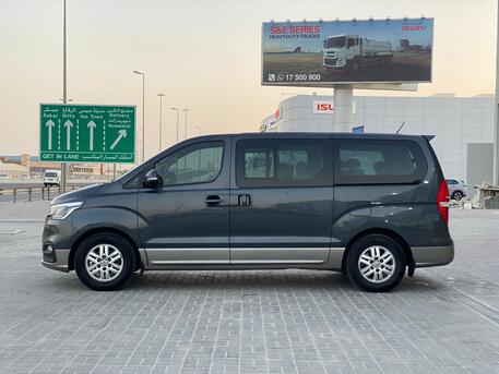 Manama, Vehicles, Cars & Trucks , BHD 5900,  Hyundai H1,  2021,  Automatic,  76300 KM,  Hyundai H-1 /  (Grey)
