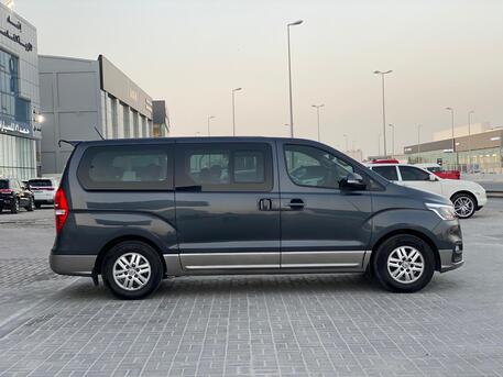 Manama, Vehicles, Cars & Trucks , BHD 5900,  Hyundai H1,  2021,  Automatic,  76300 KM,  Hyundai H-1 /  (Grey)
