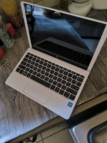 Riyadh, Computers, SAR 500,  HP Laptop Turns Tablet For Sale