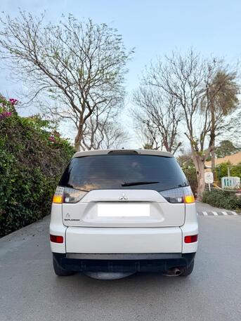 Manama, Vehicles, Cars & Trucks , BHD 1400,  Mitsubishi Outlander,  2009,  Automatic,  180000 KM,   FOR SALE (FAMILY USED CAR )
