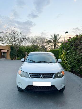 Manama, Vehicles, Cars & Trucks , BHD 1400,  Mitsubishi Outlander,  2009,  Automatic,  180000 KM,   FOR SALE (FAMILY USED CAR )