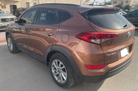 Riyadh, Vehicles, Cars & Trucks , SAR 46500,  Hyundai Tucson 2017,  2017,  Automatic,  254000 KM,   &ndash; Semi Full &ndash; Saudi Specs