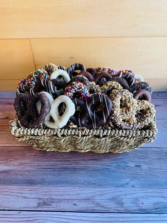 New York, Food, USD 40,  Chocolate Covered Pretzel Basket