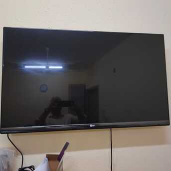 Riyadh, Household Items, SAR 1,  SONY TV, MALASIAN WOODEN CABINET, OFFICE TABLE, DESKTOP, MONITOR, PRINTER, IKEA CABINET...